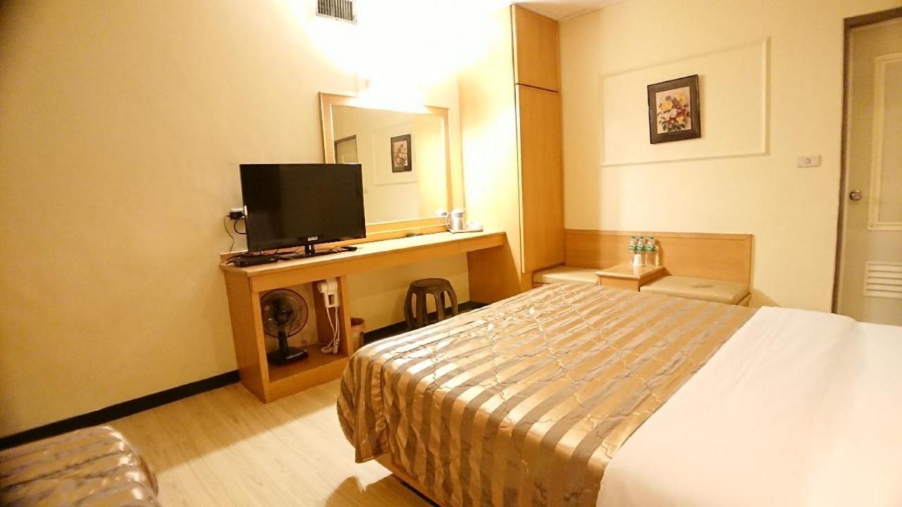 Yes Hotel Chiayi Exterior foto