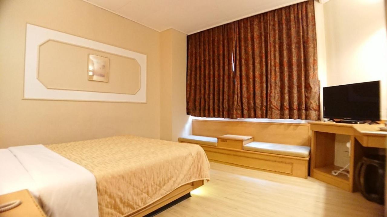 Yes Hotel Chiayi Exterior foto