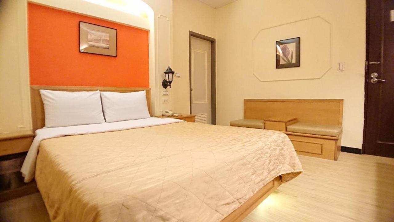 Yes Hotel Chiayi Exterior foto