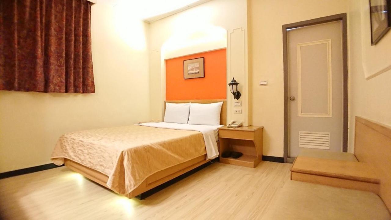 Yes Hotel Chiayi Exterior foto