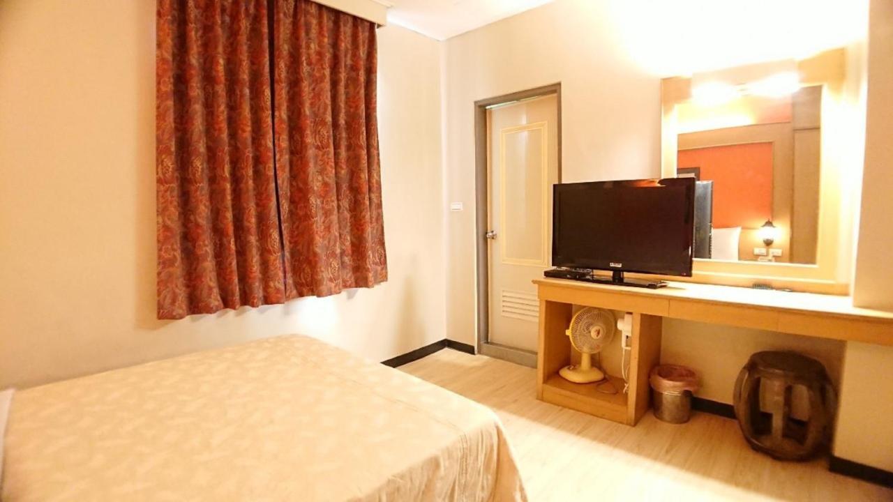 Yes Hotel Chiayi Exterior foto